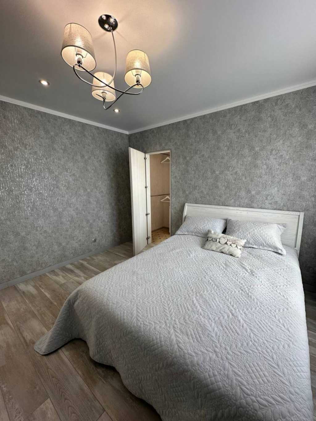 Продаж 3-кімнатної квартири 89.6 м², Вокзальна вул.