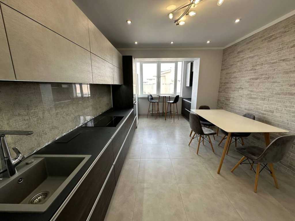 Продаж 3-кімнатної квартири 89.6 м², Вокзальна вул.