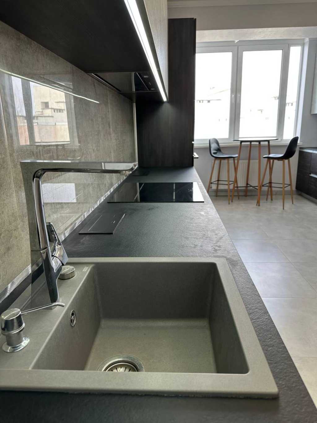 Продаж 3-кімнатної квартири 89.6 м², Вокзальна вул.