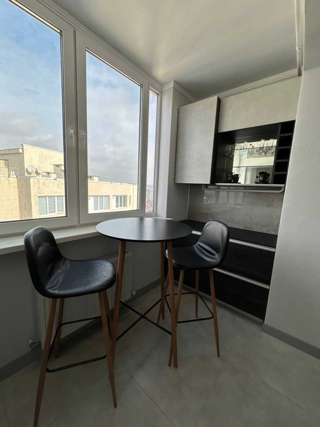 Продаж 3-кімнатної квартири 89.6 м², Вокзальна вул.