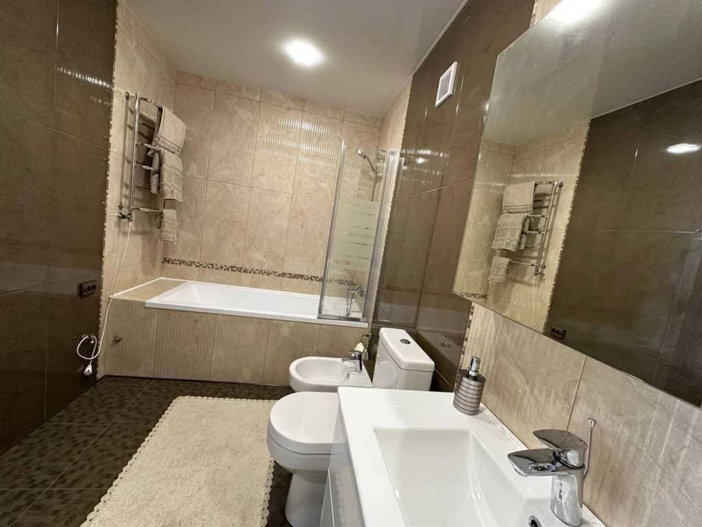 Продаж 3-кімнатної квартири 89.6 м², Вокзальна вул.