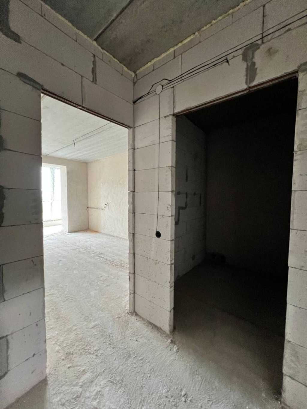 Продаж 2-кімнатної квартири 69.8 м², Довженка вул.
