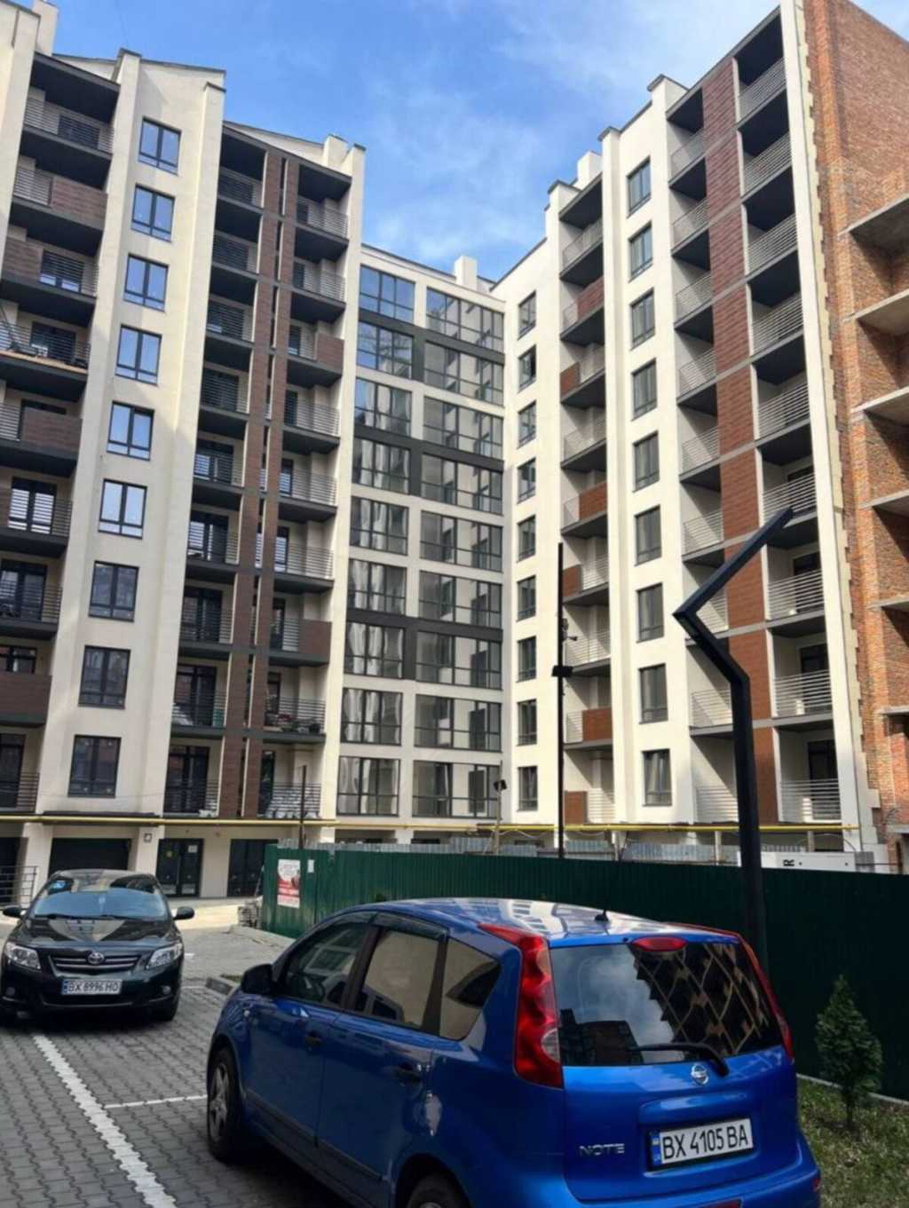 Продаж 2-кімнатної квартири 69.8 м², Довженка вул.