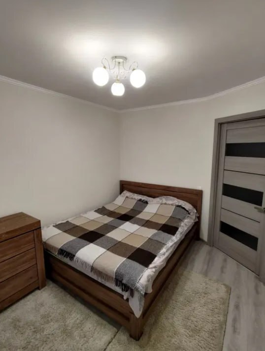 Продаж 3-кімнатної квартири 76.4 м², Київська вул.