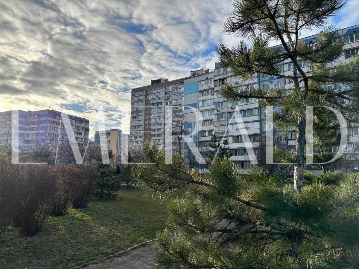 Продаж 3-кімнатної квартири 75.7 м², Володимира Маяковського просп., 23