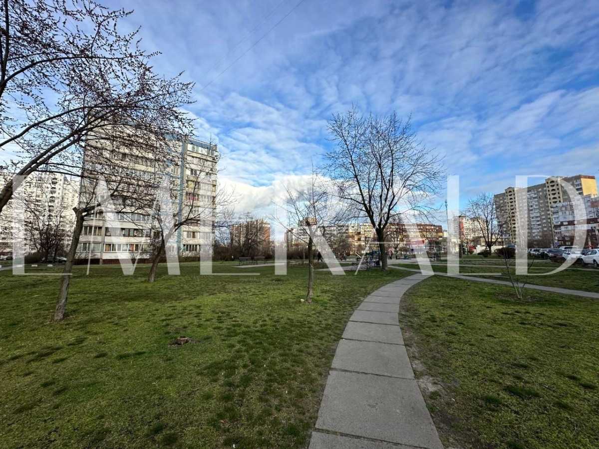 Продаж 3-кімнатної квартири 75.7 м², Володимира Маяковського просп., 23