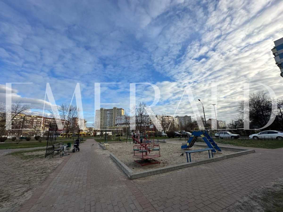 Продаж 3-кімнатної квартири 75.7 м², Володимира Маяковського просп., 23