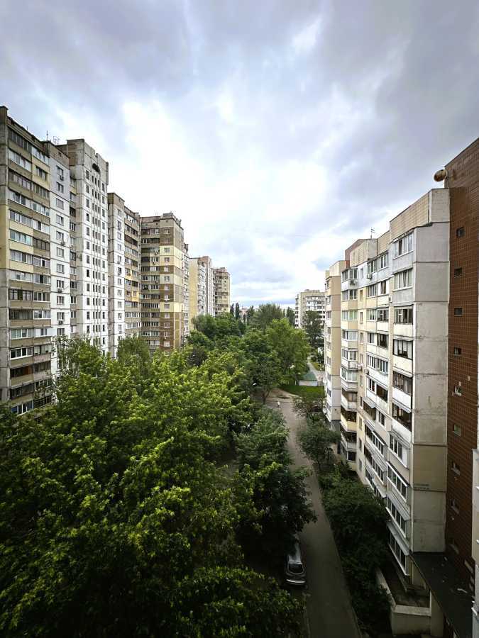 Продаж 3-кімнатної квартири 64 м², Василя Стуса вул., 28