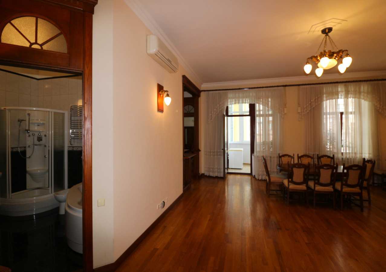Продаж 4-кімнатної квартири 130.1 м², Малопідвальна вул., 10