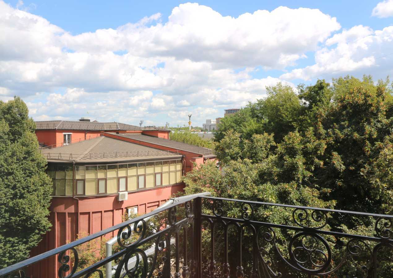 Продаж 4-кімнатної квартири 130.1 м², Малопідвальна вул., 10