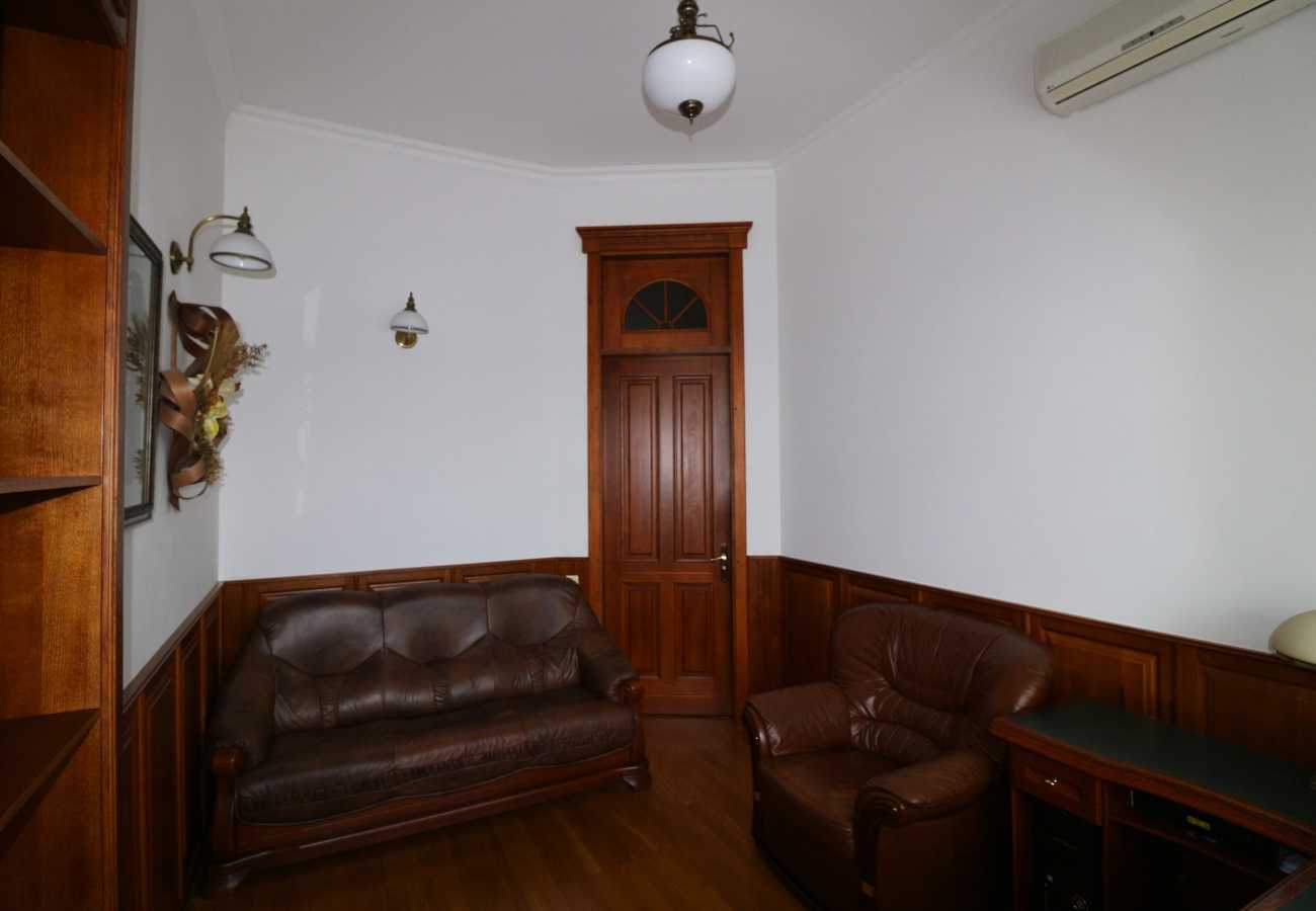 Продаж 4-кімнатної квартири 130.1 м², Малопідвальна вул., 10