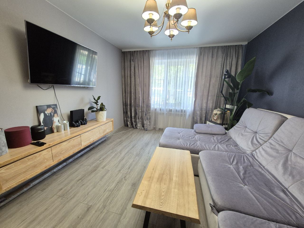 Продажа 3-комнатной квартиры 66 м², Новогодняя ул., 49