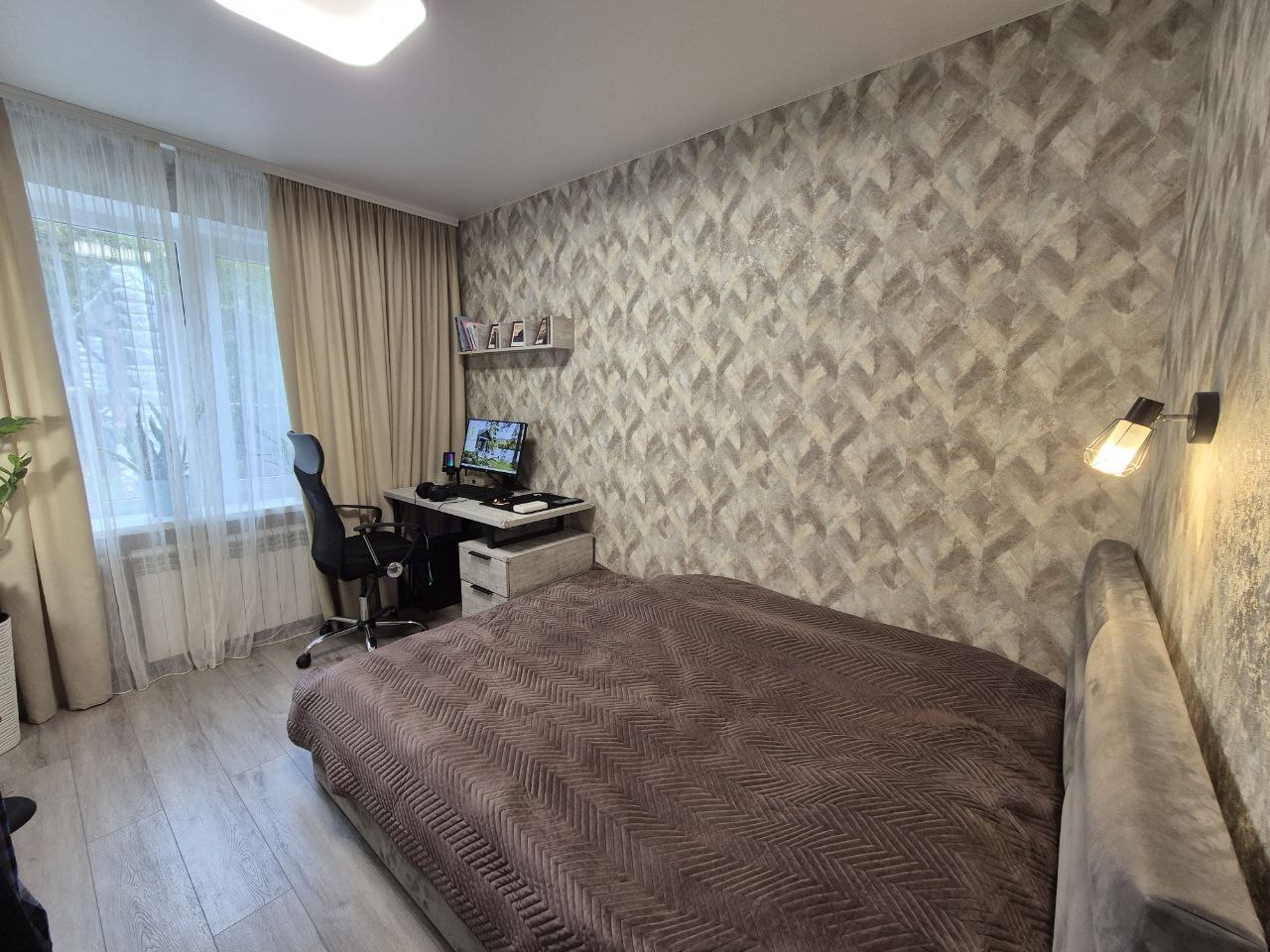 Продажа 3-комнатной квартиры 66 м², Новогодняя ул., 49