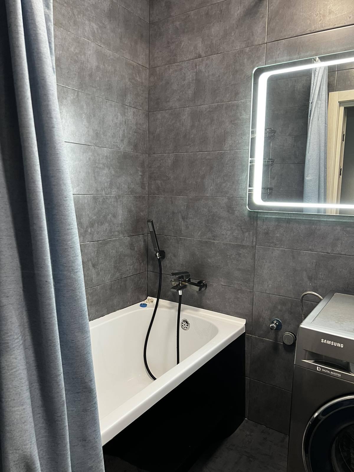 Продажа 3-комнатной квартиры 66 м², Новогодняя ул., 49