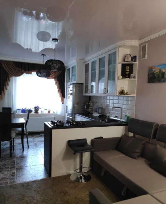 Продаж 2-кімнатної квартири 77.8 м², Інститутський пров.