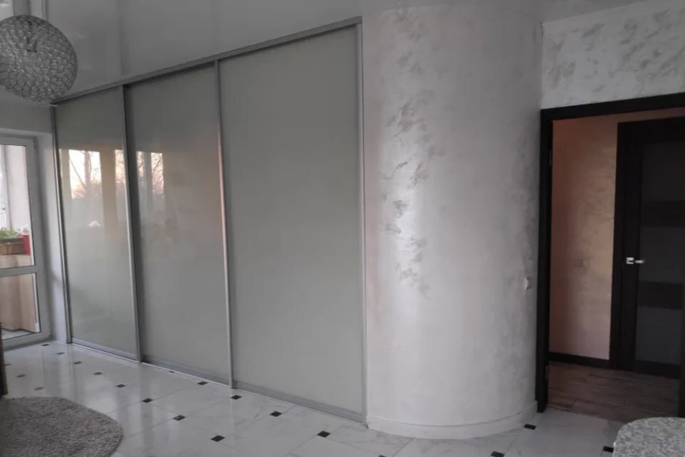 Продаж 2-кімнатної квартири 77.8 м², Інститутський пров.