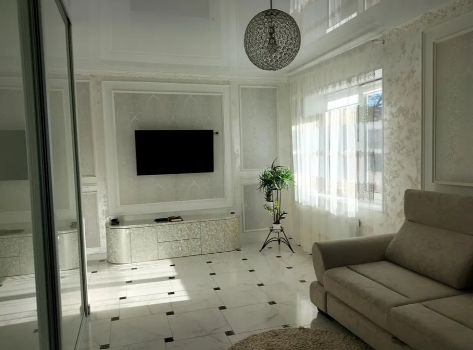 Продаж 2-кімнатної квартири 77.8 м², Інститутський пров.