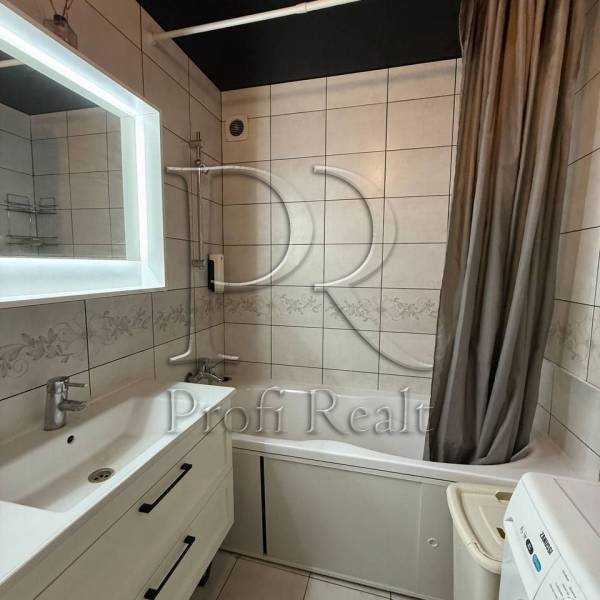Продажа 3-комнатной квартиры 82 м², Героев Сталинграда просп., 60