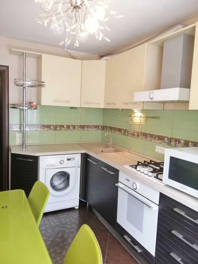 Продажа 2-комнатной квартиры 50.2 м², Верховинная ул., 82