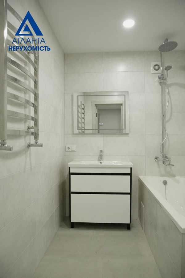 Продажа 2-комнатной квартиры 77.3 м², Князя Володимира, 22а