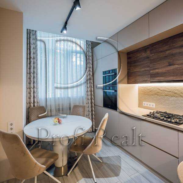 Продажа 2-комнатной квартиры 52 м², Попудренко ул., 18А