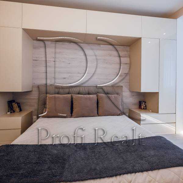Продажа 2-комнатной квартиры 52 м², Попудренко ул., 18А