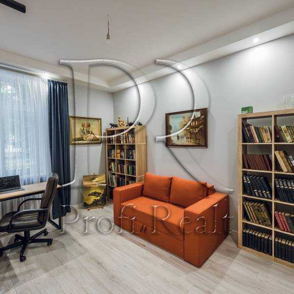 Продажа 2-комнатной квартиры 52 м², Попудренко ул., 18А