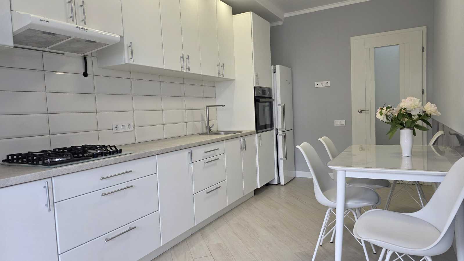 Продаж 3-кімнатної квартири 89 м², Набережна вул., 10