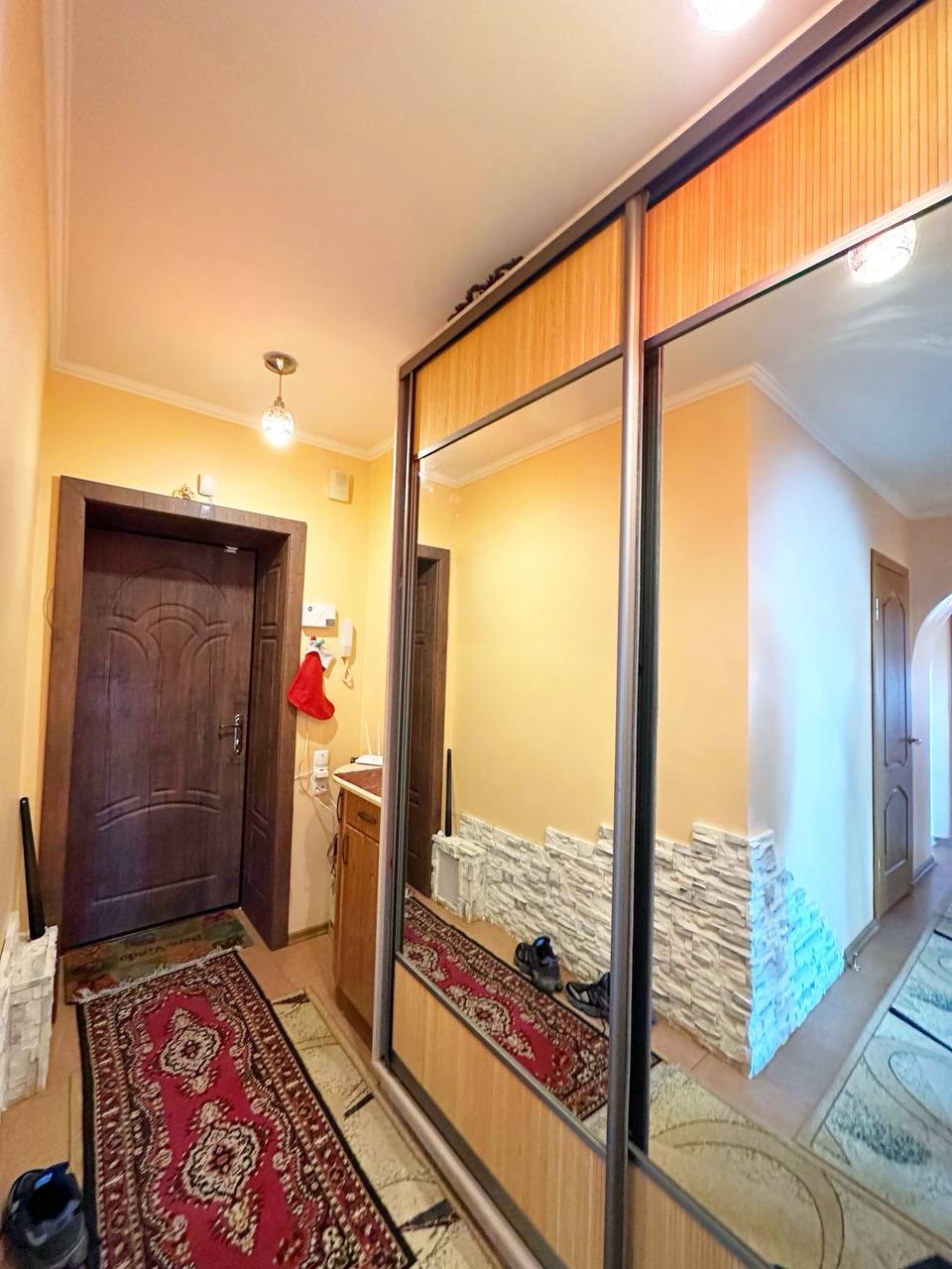Продаж 2-кімнатної квартири 58.5 м², Інтернаціоналістів вул.