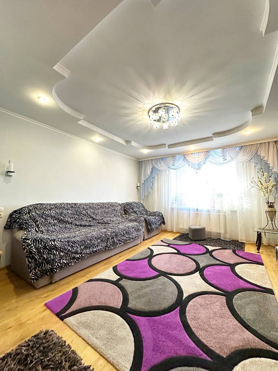Продаж 2-кімнатної квартири 58.5 м², Інтернаціоналістів вул.