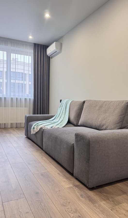 Продаж 2-кімнатної квартири 67 м², Молодіжна вул., 5