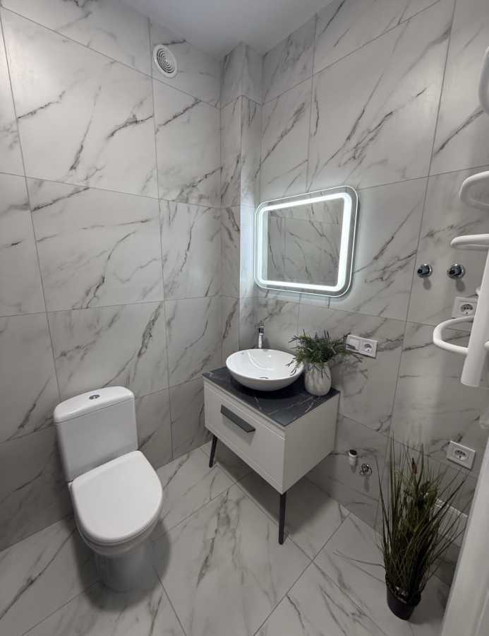 Продаж 1-кімнатної квартири 47 м², Богдана Хмельницького вул., 21Б