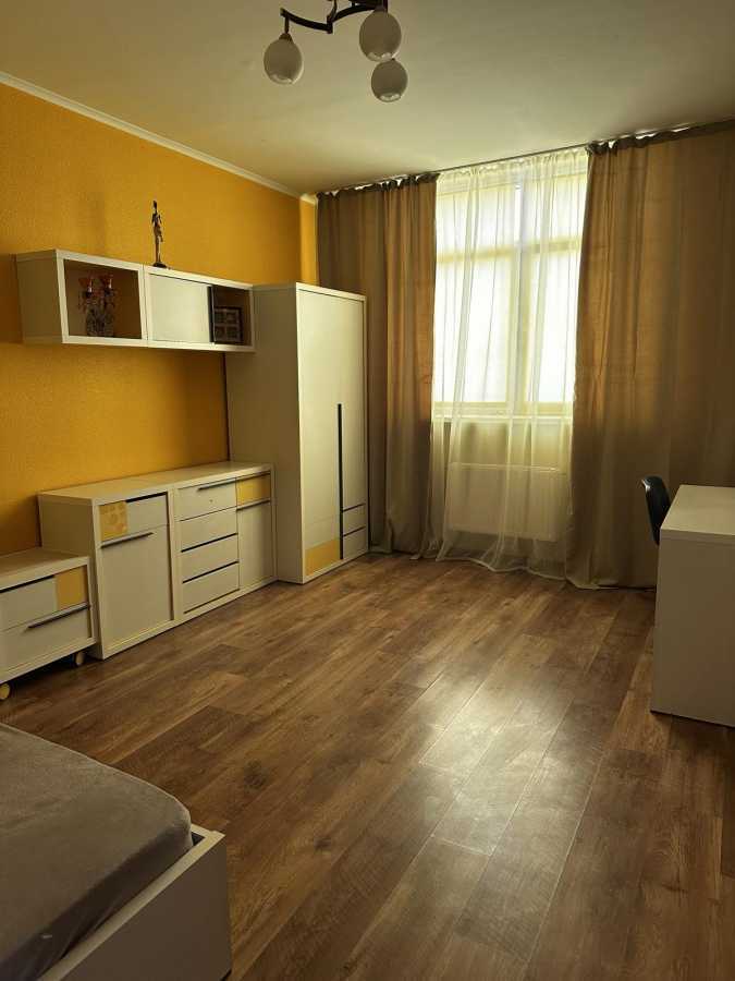 Аренда 2-комнатной квартиры 68 м², Семьи Кульженков ул., 33