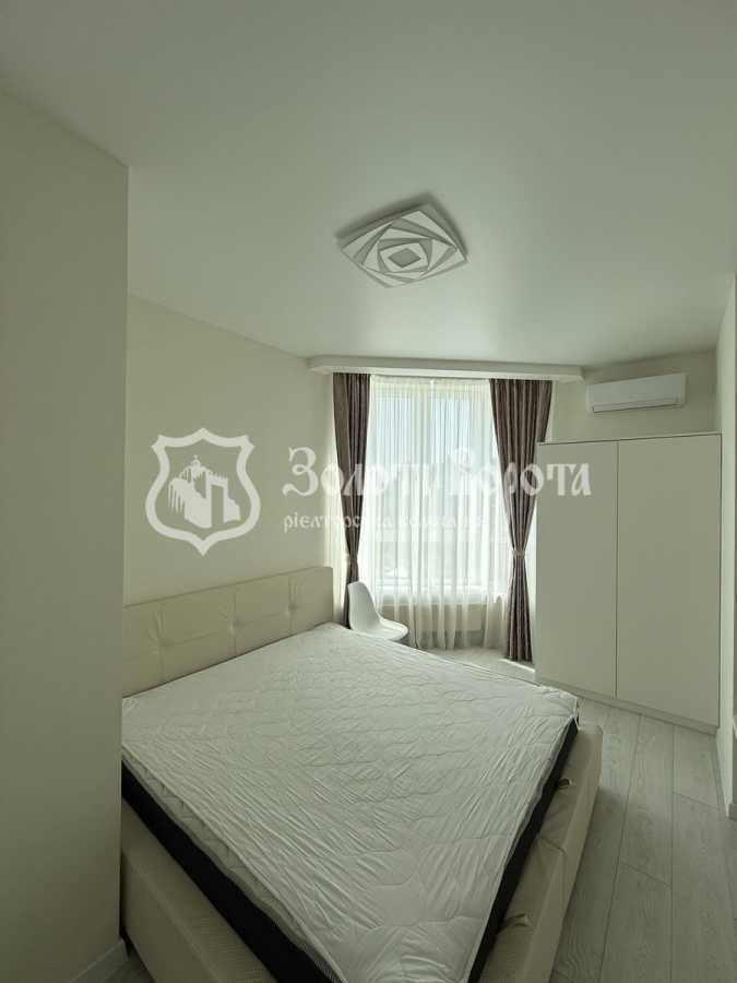 Продаж 3-кімнатної квартири 70 м², Боголюбова вул., 34