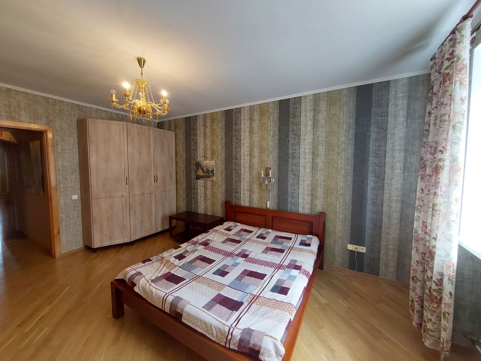 Оренда 3-кімнатної квартири 100 м², Введенська вул.