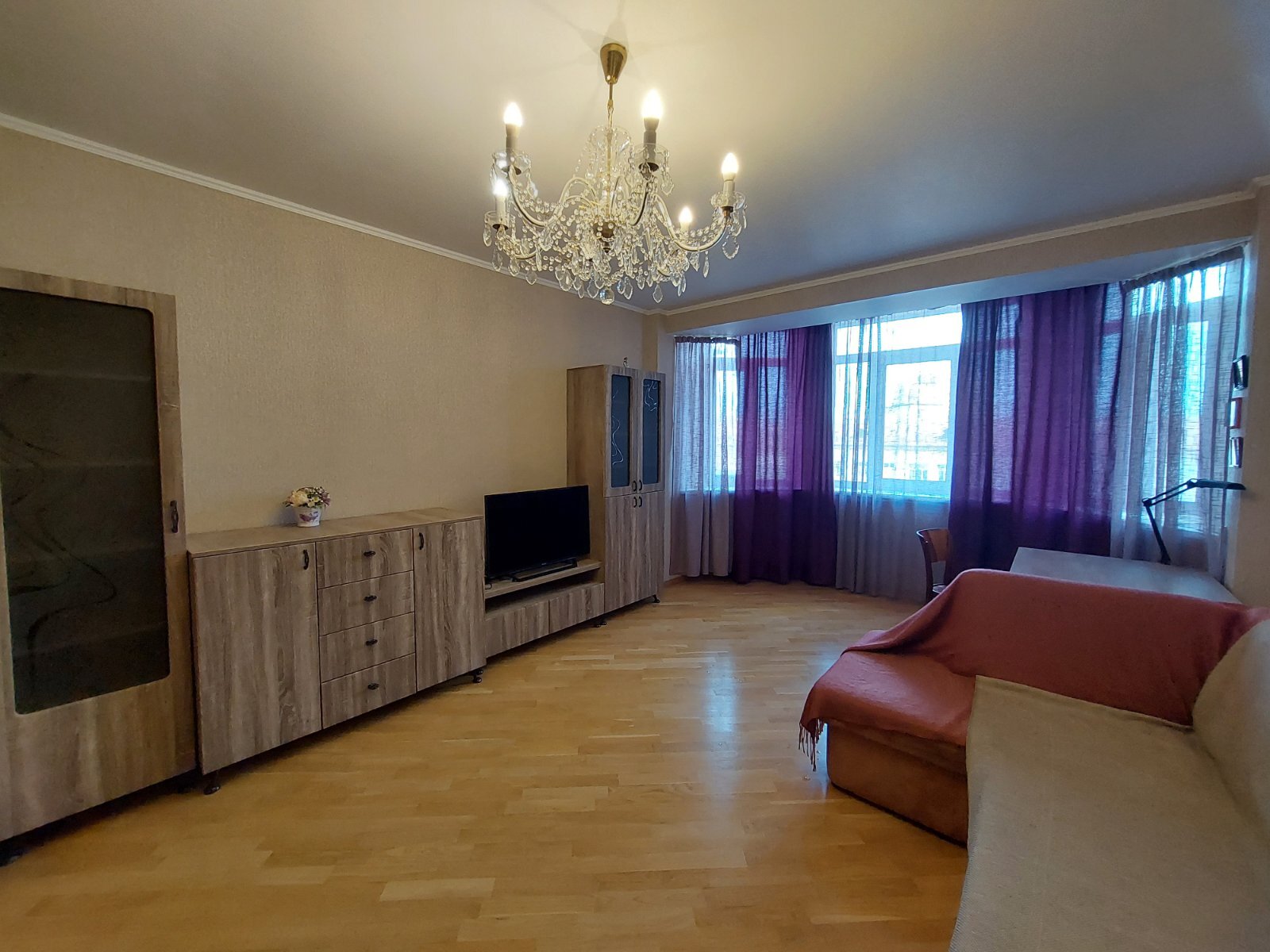 Оренда 3-кімнатної квартири 100 м², Введенська вул.