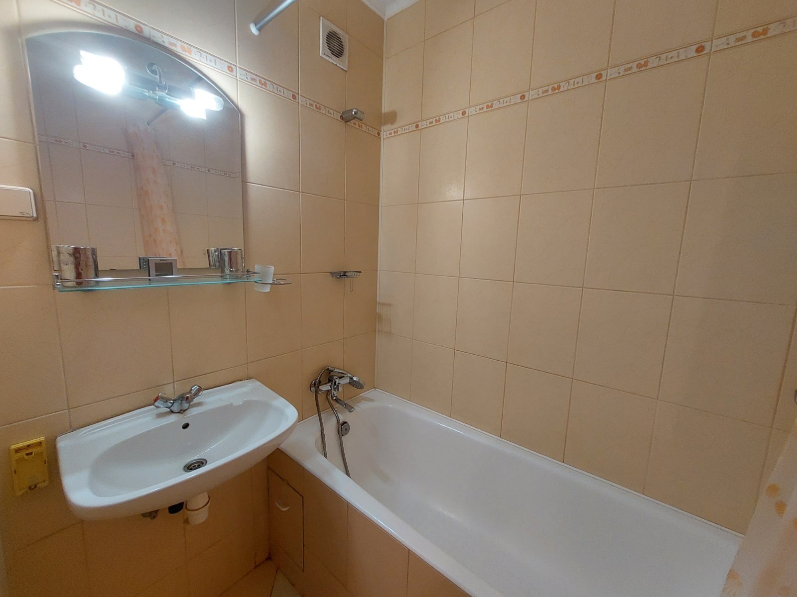 Оренда 3-кімнатної квартири 100 м², Введенська вул.