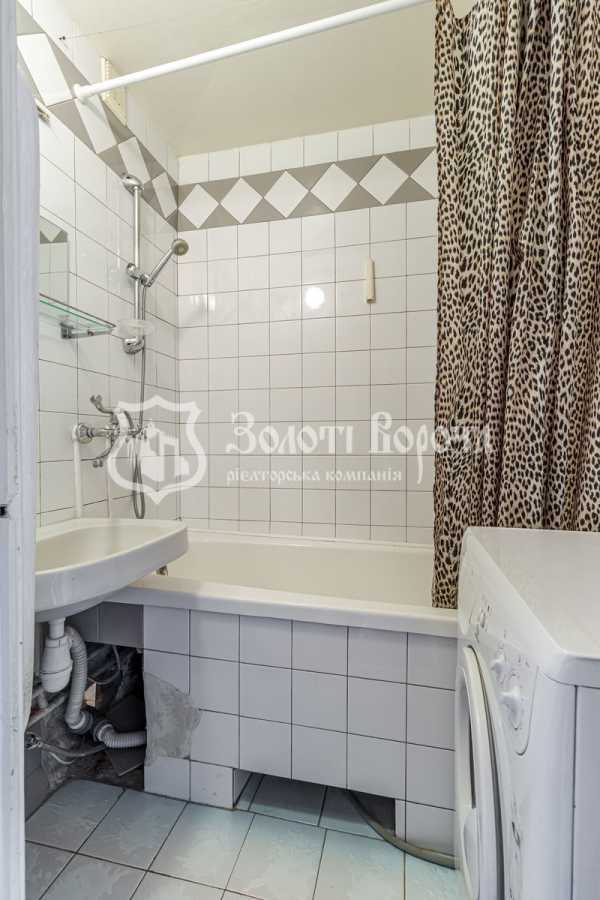 Продажа 2-комнатной квартиры 54 м², Сержа Лифаря ул., 17