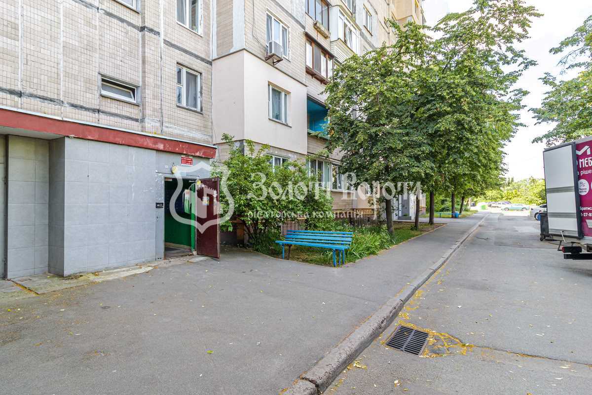 Продажа 2-комнатной квартиры 54 м², Сержа Лифаря ул., 17