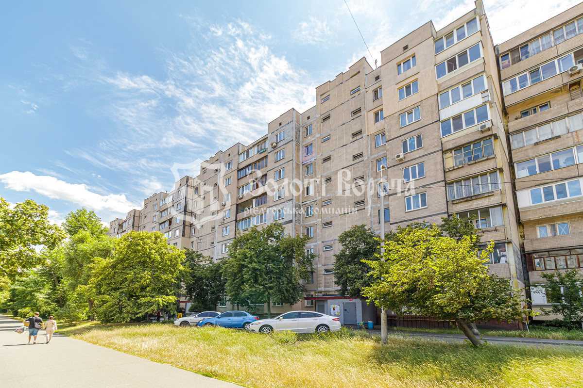 Продажа 2-комнатной квартиры 54 м², Сержа Лифаря ул., 17