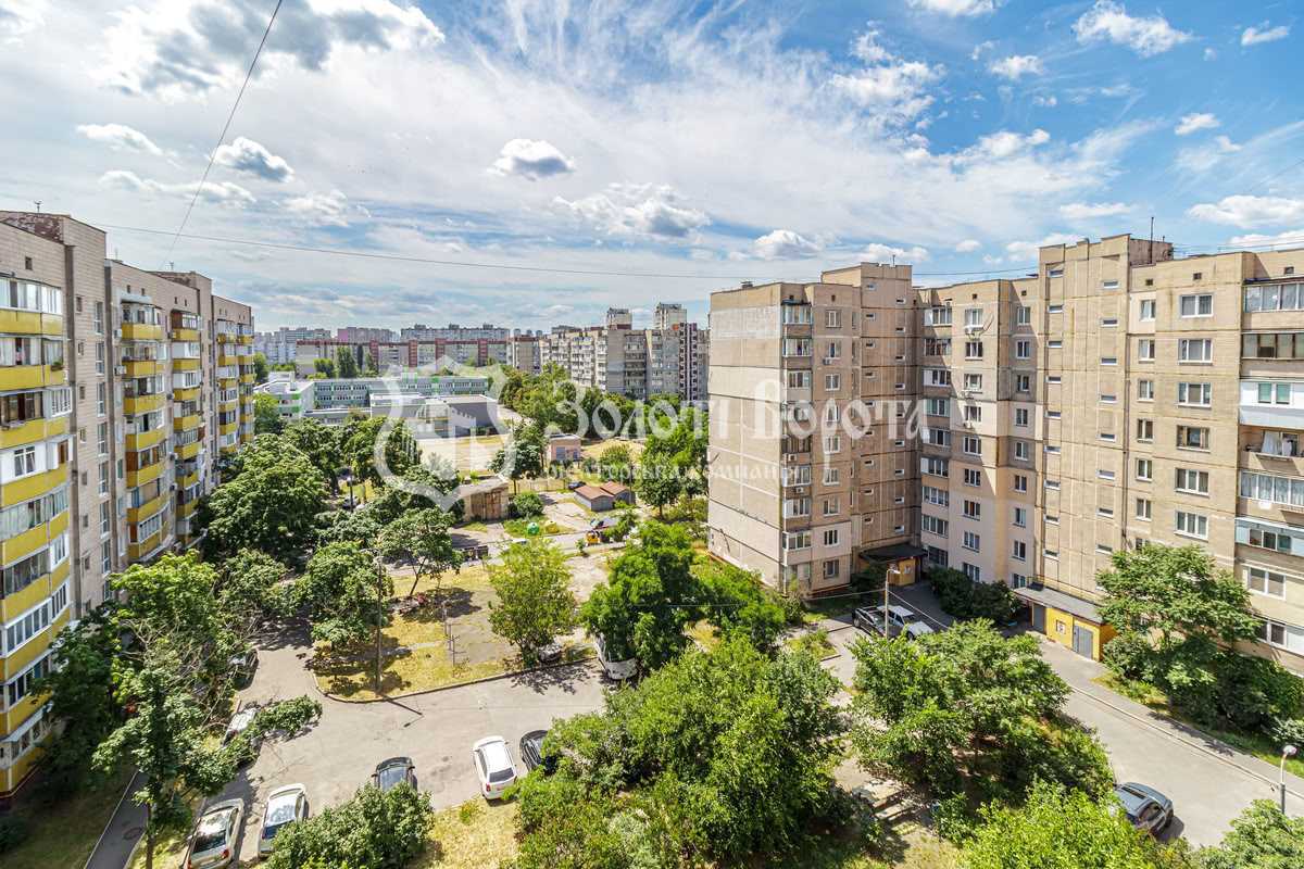 Продажа 2-комнатной квартиры 54 м², Сержа Лифаря ул., 17