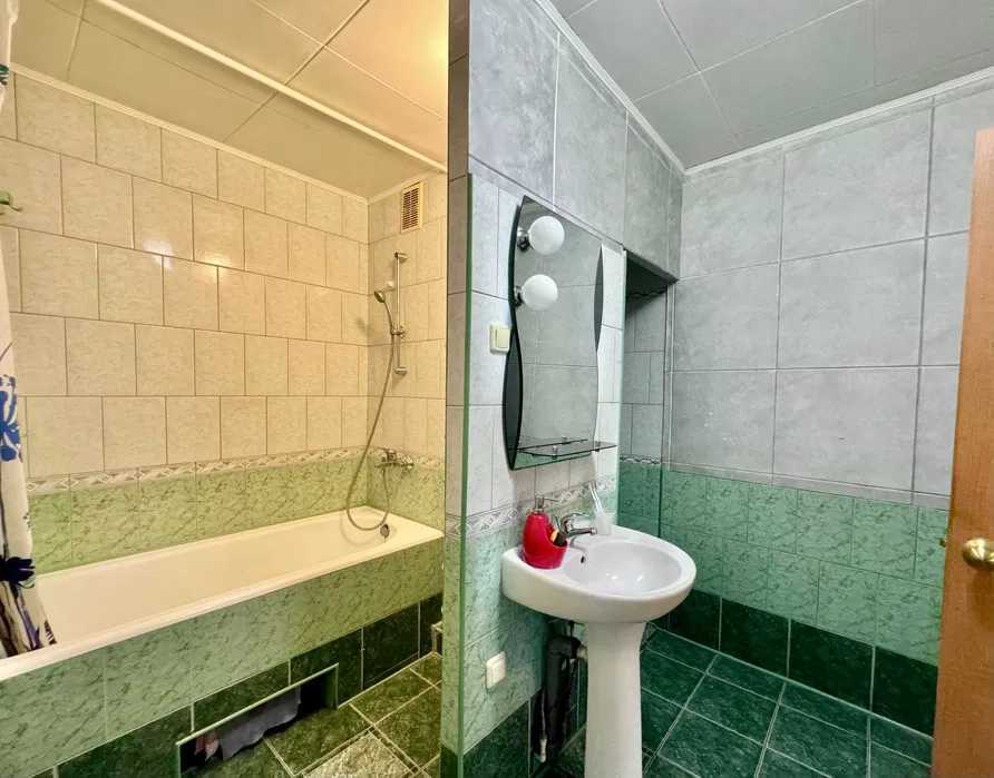 Продажа 4-комнатной квартиры 85 м², Николая Закревского ул., 23