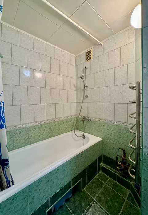 Продажа 4-комнатной квартиры 85 м², Николая Закревского ул., 23
