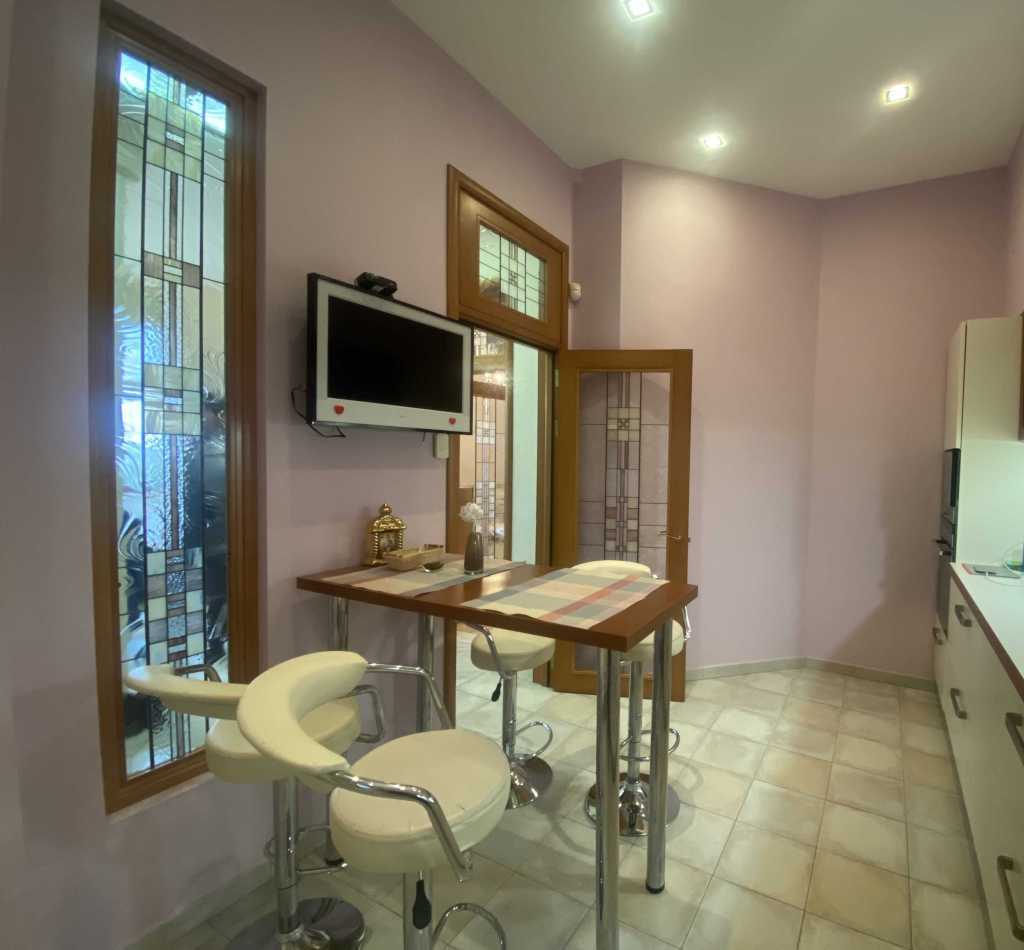 Продаж котеджу 265 м², Центральна вул.