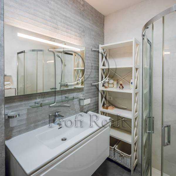 Продажа 2-комнатной квартиры 90 м², Метрологическая ул., 13