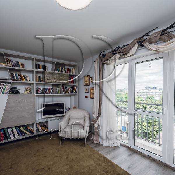 Продажа 2-комнатной квартиры 90 м², Метрологическая ул., 13