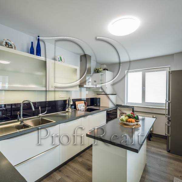 Продажа 2-комнатной квартиры 90 м², Метрологическая ул., 13