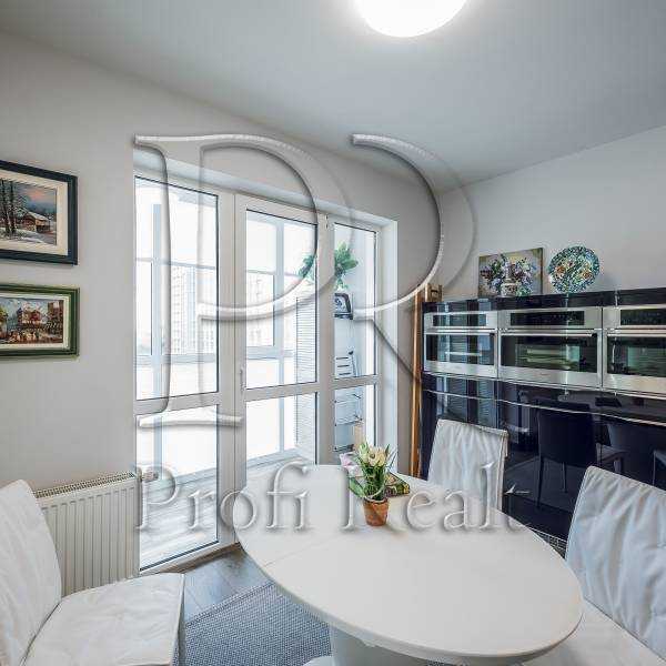 Продажа 2-комнатной квартиры 90 м², Метрологическая ул., 13