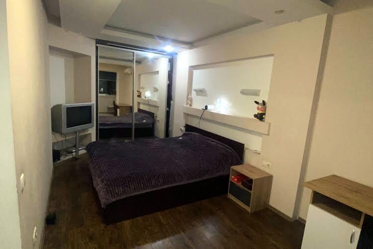Продажа 1-комнатной квартиры 50 м², Генерала Вишневского пер.