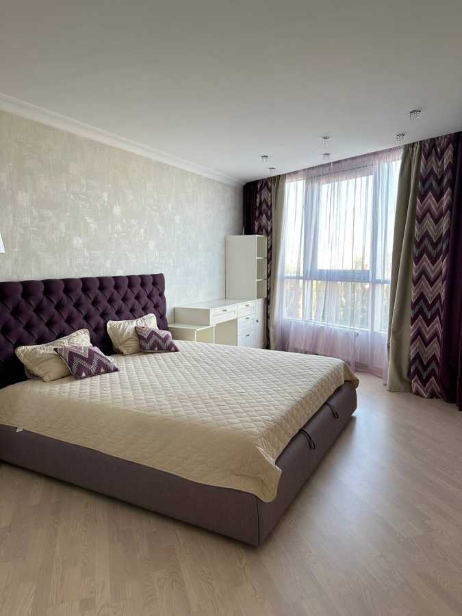 Продаж 3-кімнатної квартири 114.2 м², Коломиевский, 17/31а